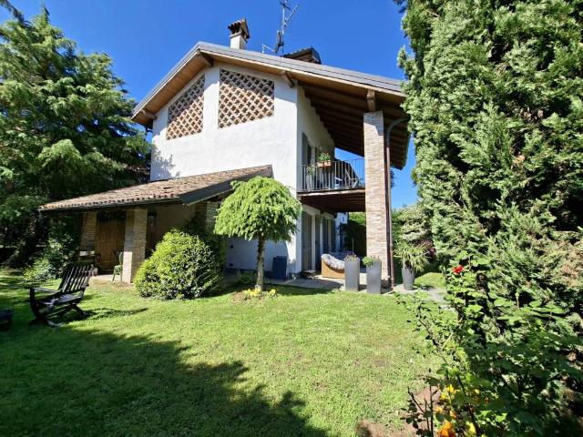 Villa in vendita a Arona NO