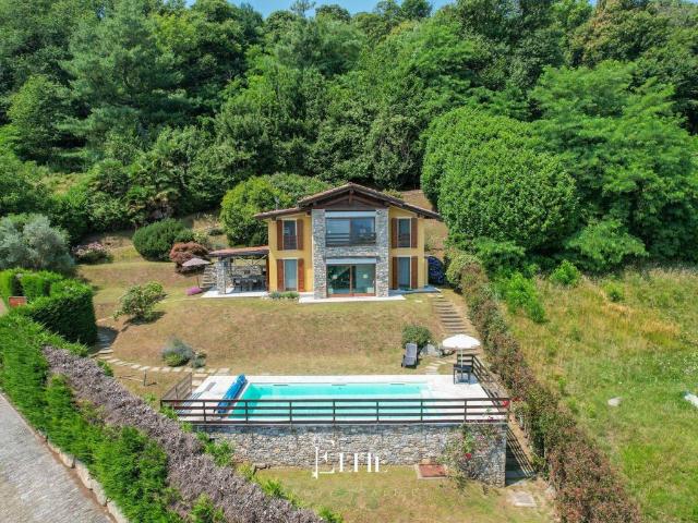Villa in vendita a Arona NO