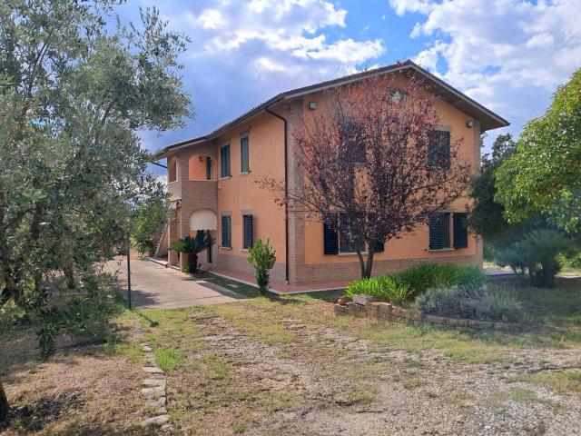 Villa in vendita a Ascoli Piceno, Valle Fiorana