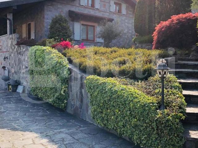 Villa in vendita a Asso CO
