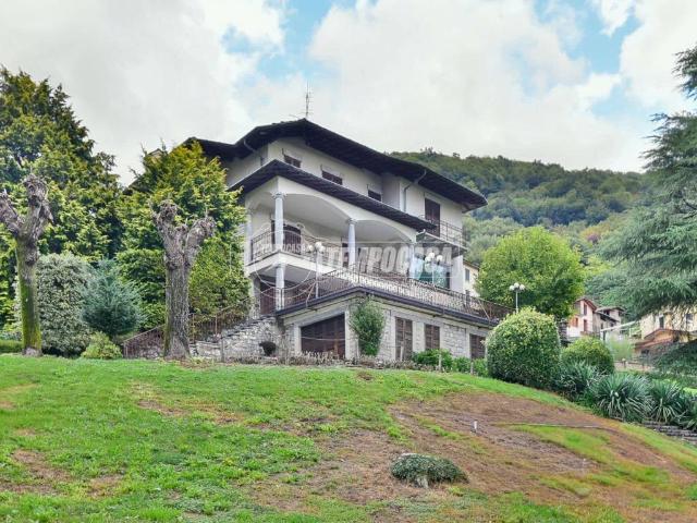 Villa in vendita a Asso CO