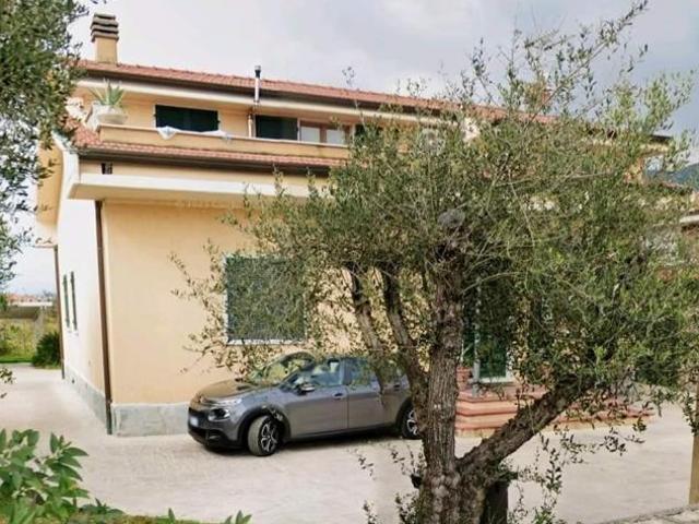 Villa in vendita a Avenza Carrara 220 mq Rif: 1287043