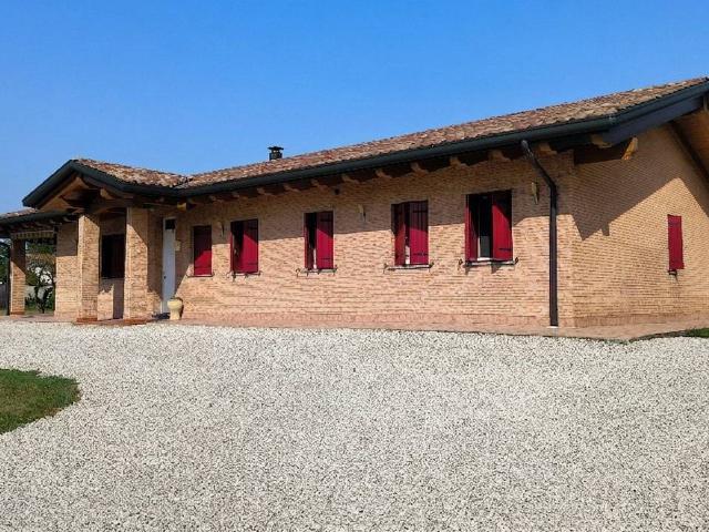 Villa in vendita a Azzano Decimo PN