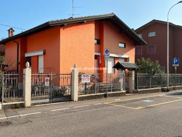 Villa in vendita a Azzano San Paolo BG