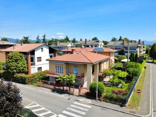 Villa in vendita a Azzano San Paolo BG