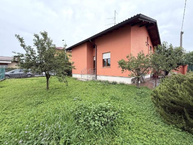 Villa in vendita a Azzano San Paolo BG