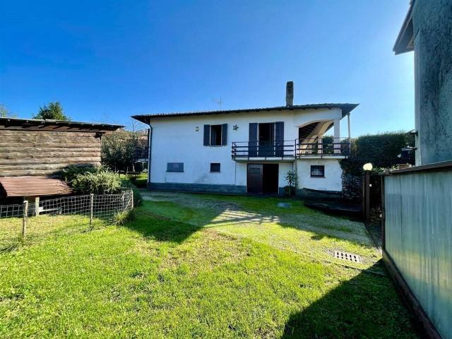 Villa in vendita a Azzate VA