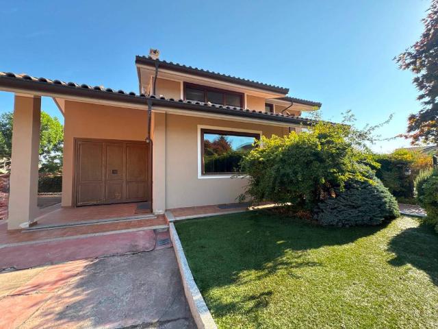 Villa in vendita a Boves CN