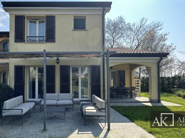 Villa in vendita a Bogogno