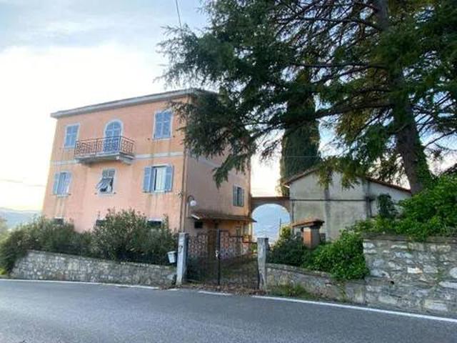 Villa in vendita a Bolano SP