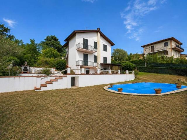 Villa in vendita a Bolano SP