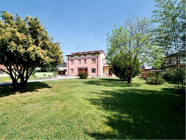Villa in vendita a Boltiere BG