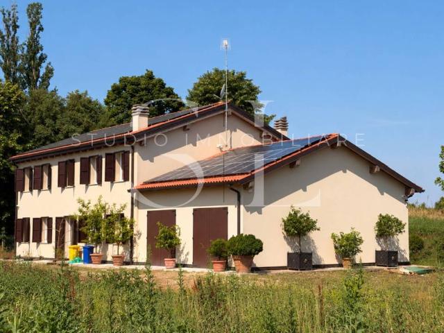 Villa in vendita a Bondeno FE
