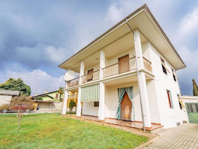 Villa in vendita a Borgo d'Ale VC