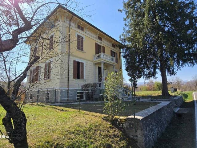 Villa in vendita a Borgo Val di Taro PR