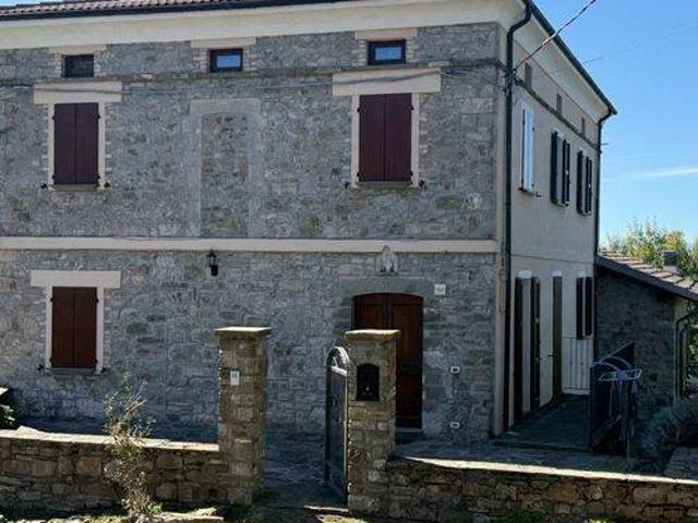 Villa in vendita a Borgo Val di Taro PR
