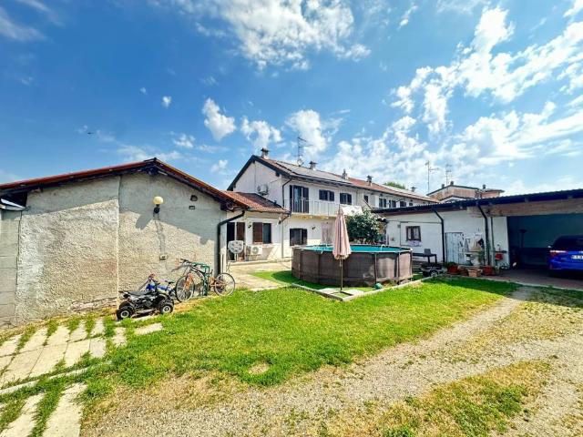 Villa in vendita a Borgolavezzaro NO