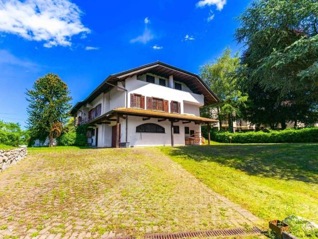 Villa in vendita a Borgomanero NO