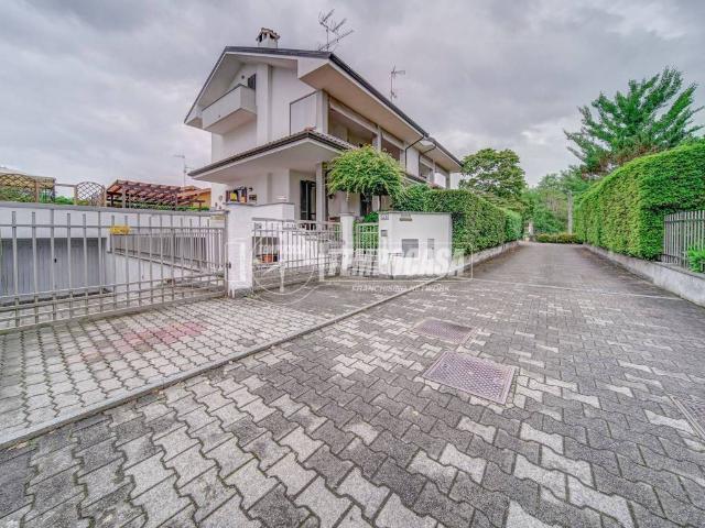 Villa in vendita a Borgomanero NO