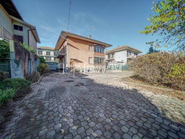 Villa in vendita a Borgomanero NO