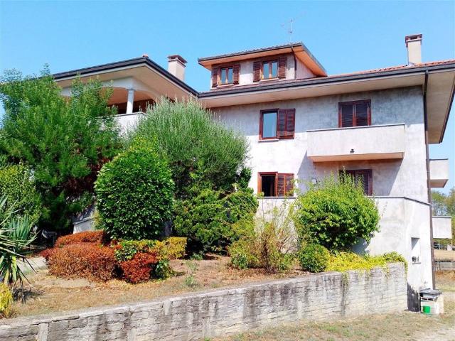 Villa in vendita a Borgomanero NO