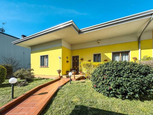 Villa in vendita a Borgomanero NO