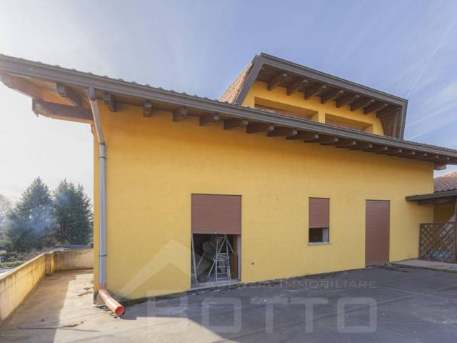 Villa in vendita a Borgomanero NO