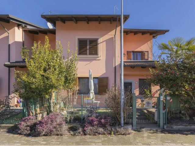 Villa in vendita a Borgomanero NO