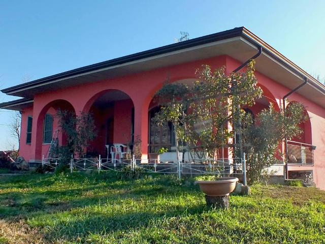 Villa in vendita a Borgonovo Val Tidone PC