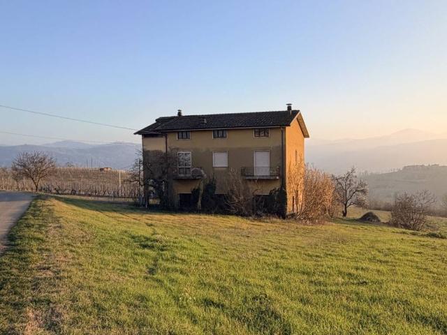 Villa in vendita a Borgonovo Val Tidone PC