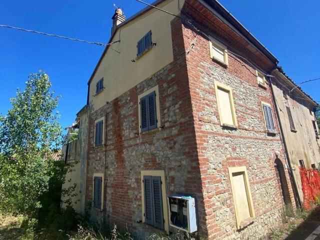 Villa in vendita a Borgonovo Val Tidone PC