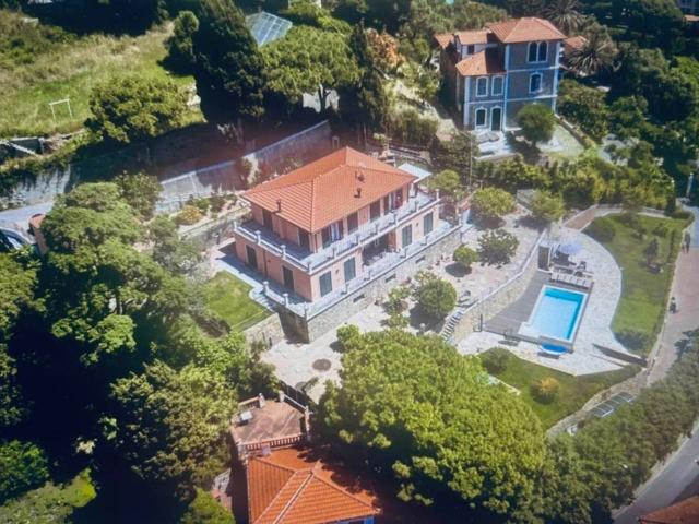 Villa in vendita a Bordighera