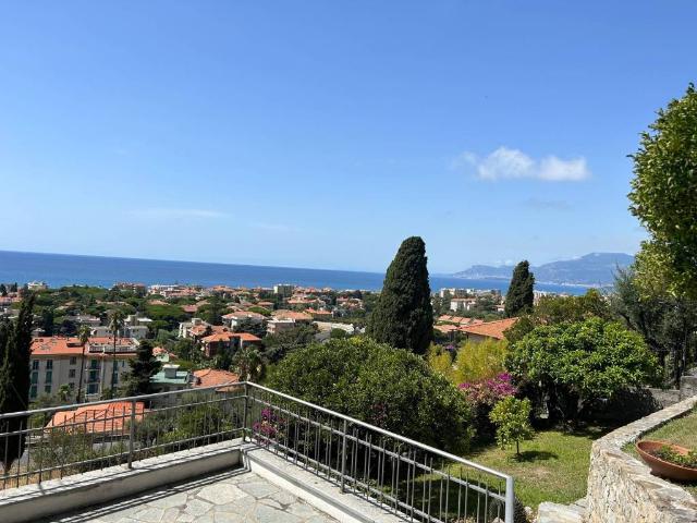 Villa in vendita a Bordighera IM