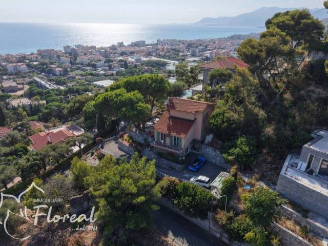 Villa in vendita a Bordighera IM