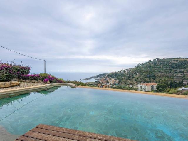 Villa in vendita a Bordighera IM