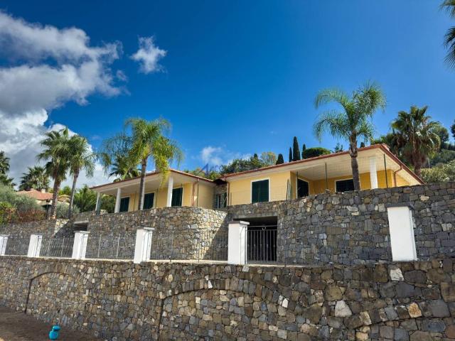 Villa in vendita a Bordighera IM
