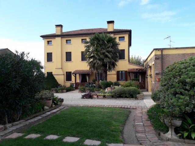 Villa in Vendita a Badia Polesine