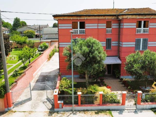 Villa in vendita a Bagnolo San Vito MN