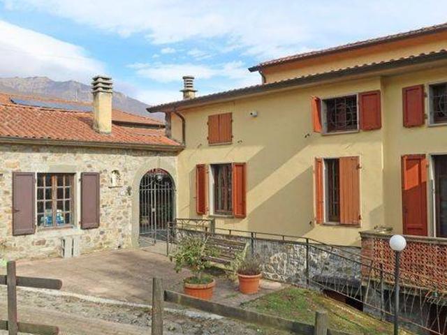 Villa in vendita a Bagnone MS
