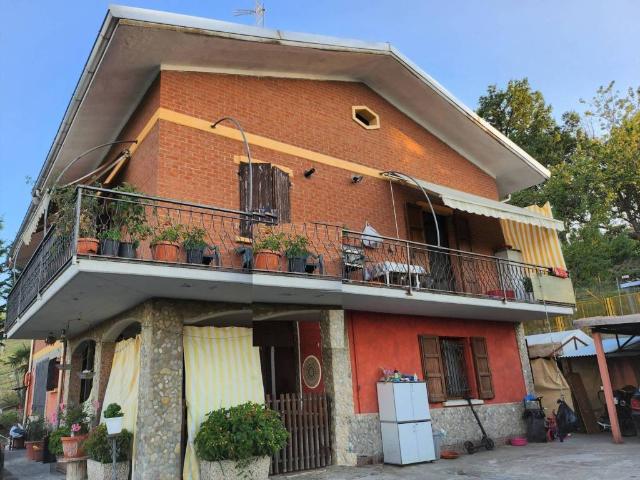 Villa in vendita a Baiso RE
