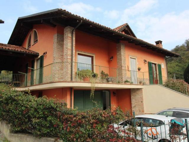 Villa in vendita a Baldissero d'Alba CN