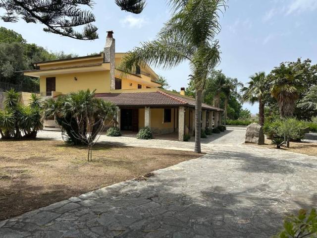 Villa in vendita a Barcellona Pozzo di Gotto ME