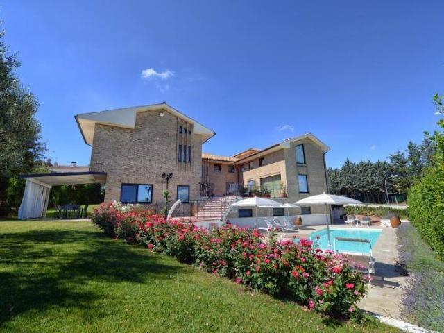 Villa in vendita a Barbara AN