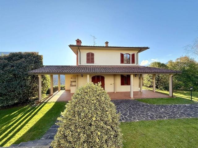 Villa in vendita a Barga LU