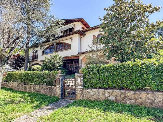 Villa in vendita a Barga LU