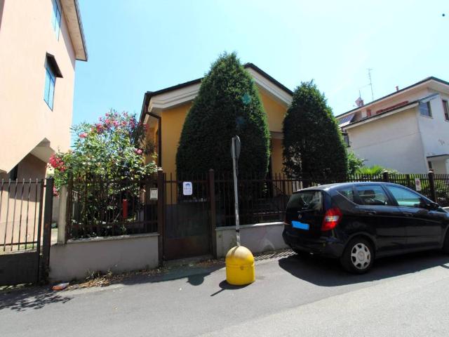 Villa in vendita a Bareggio MI