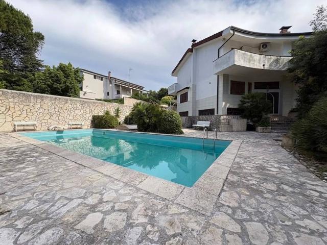 Villa in vendita a Bari BA