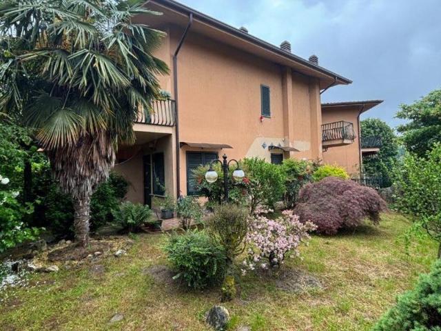 Villa in vendita a Barzanò LC