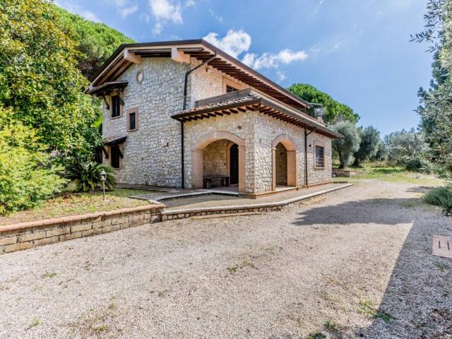 Villa in vendita a Bassiano LT