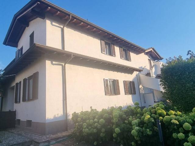 Villa in vendita a Bellinzago Lombardo MI